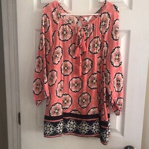 Crown and Ivy woman’s top. Gauzy material, size 3X. EUC